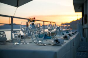カップルにおすすめの夕食付き宿はどこですか？