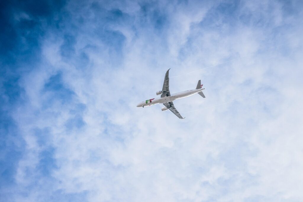飛行機で国内旅行を割安にするためのポイントは？